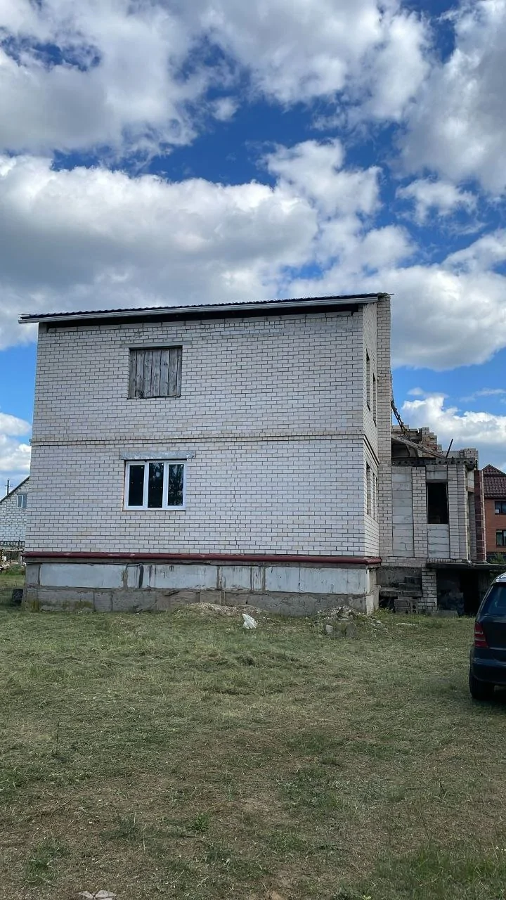 Дом (незавершенное строение) по пер.Барановичскому