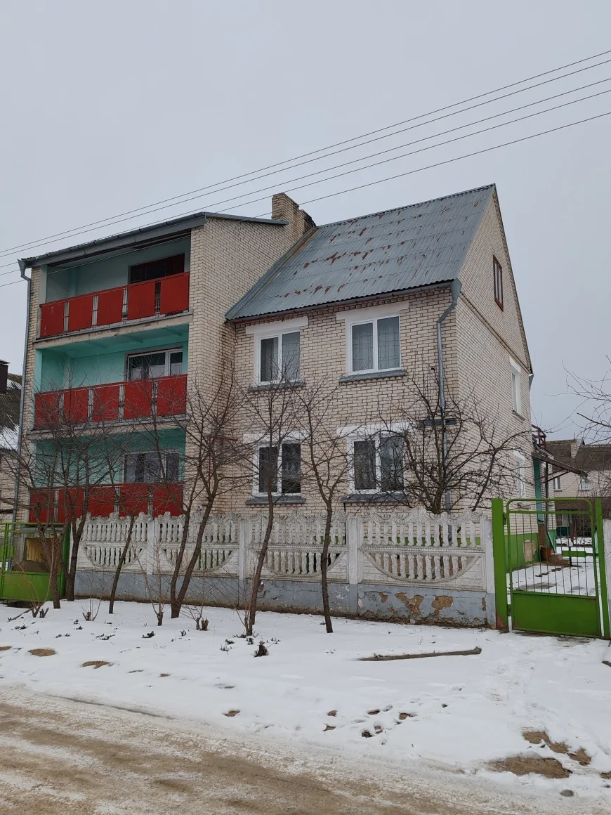 Большой дом в Южном