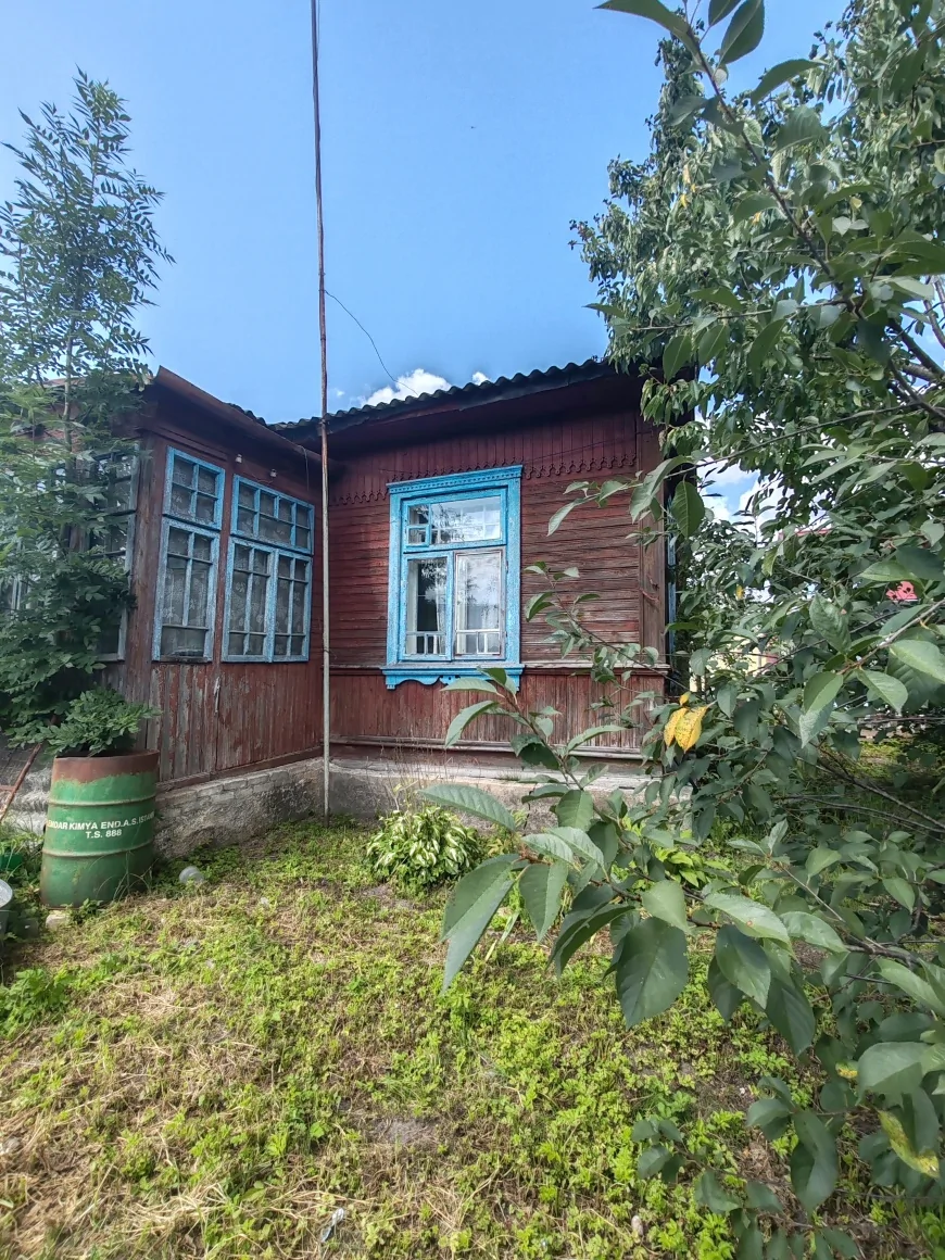Дом с большим участком на набережной