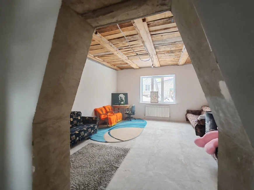 Два современных дома на одном участке