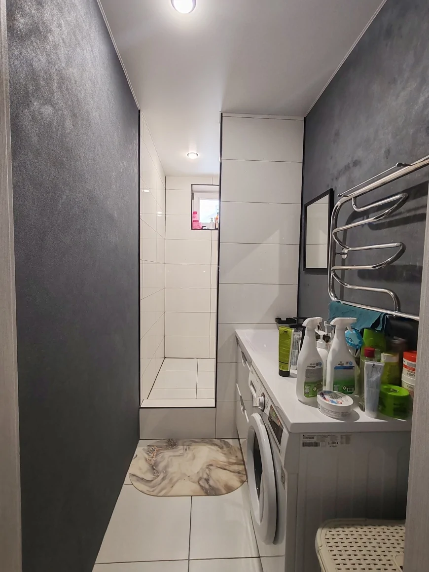 Два современных дома на одном участке