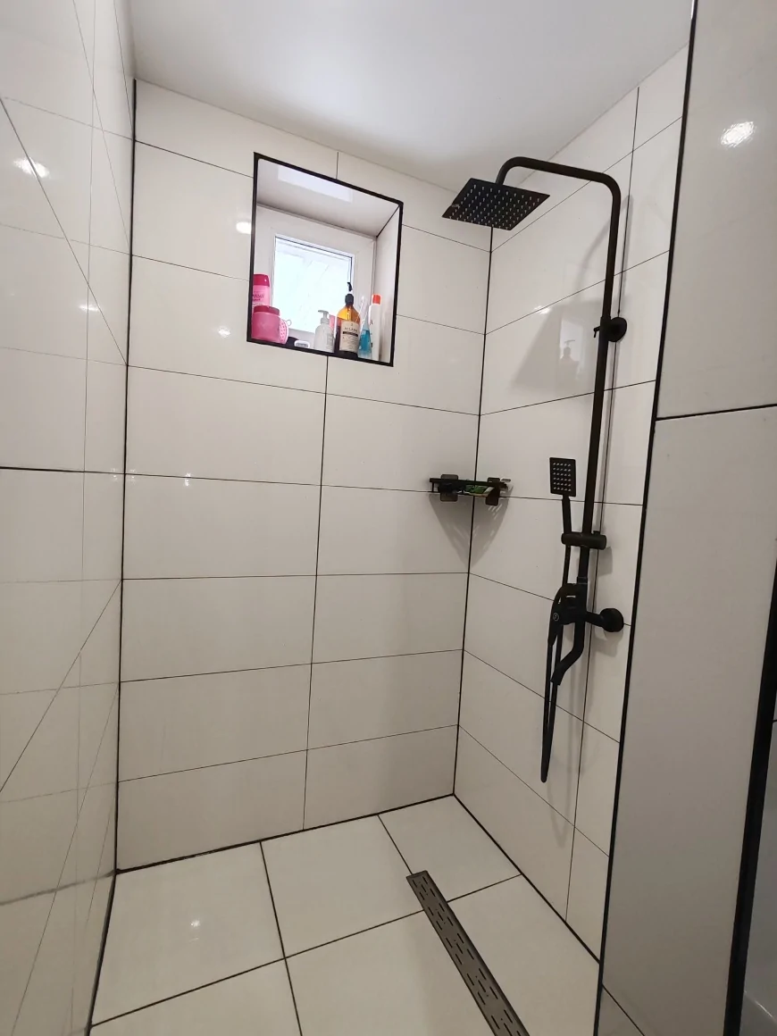 Два современных дома на одном участке