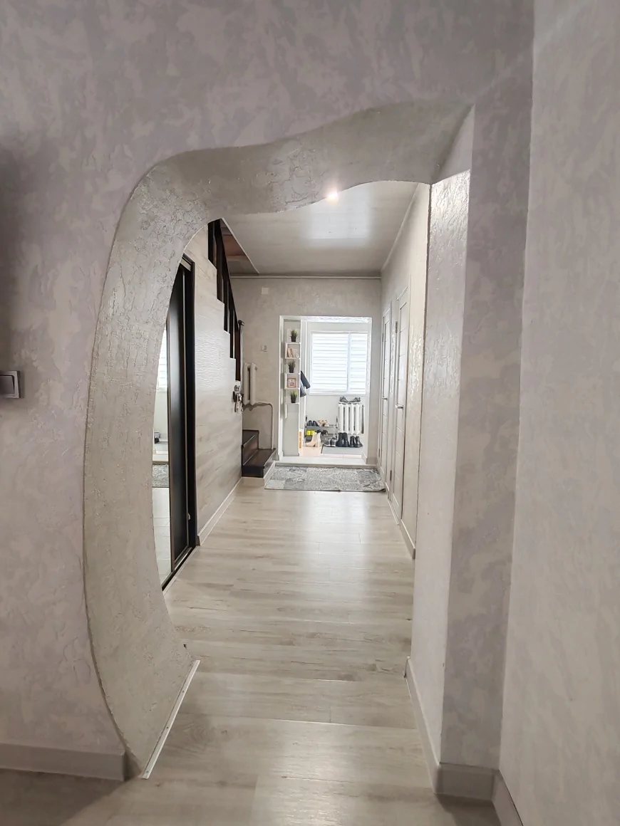 Два современных дома на одном участке