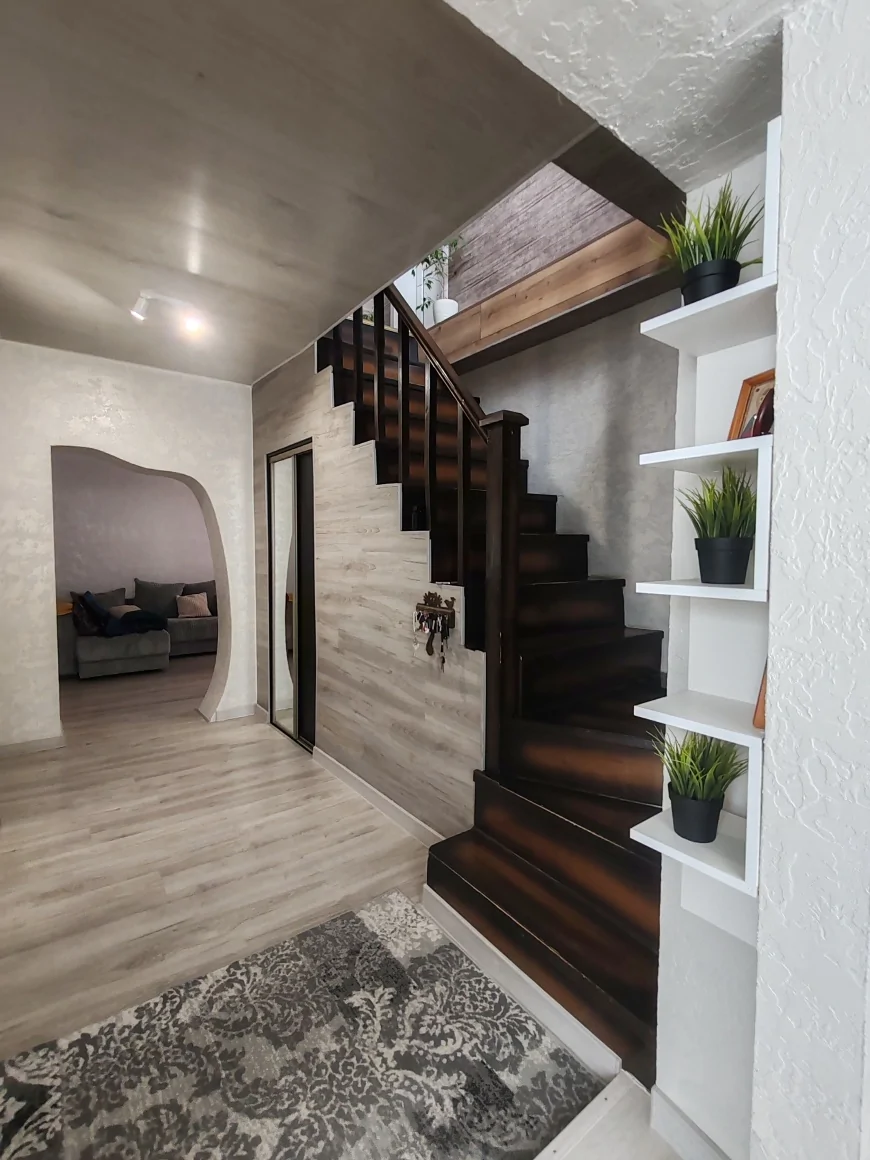 Два современных дома на одном участке