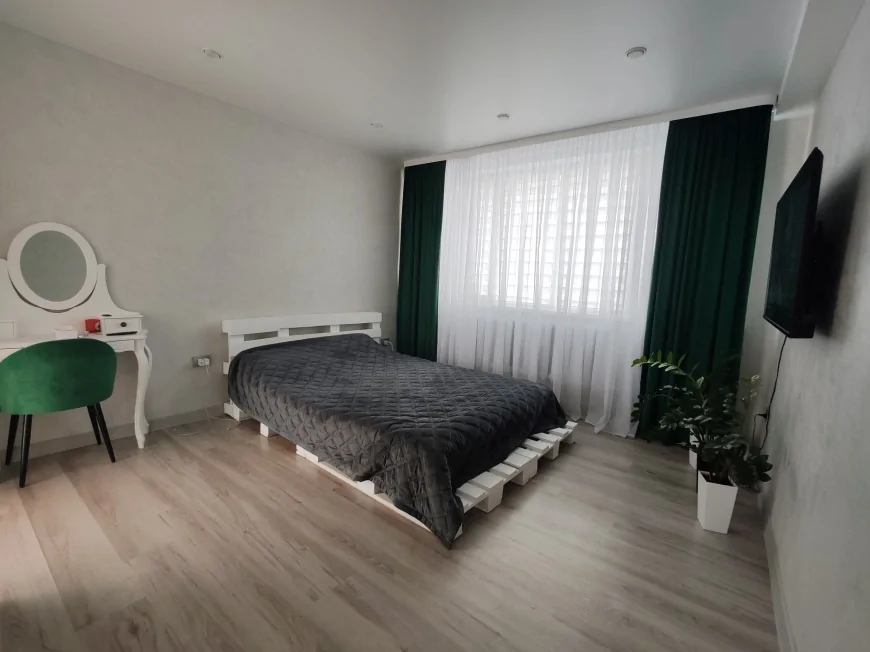 Два современных дома на одном участке