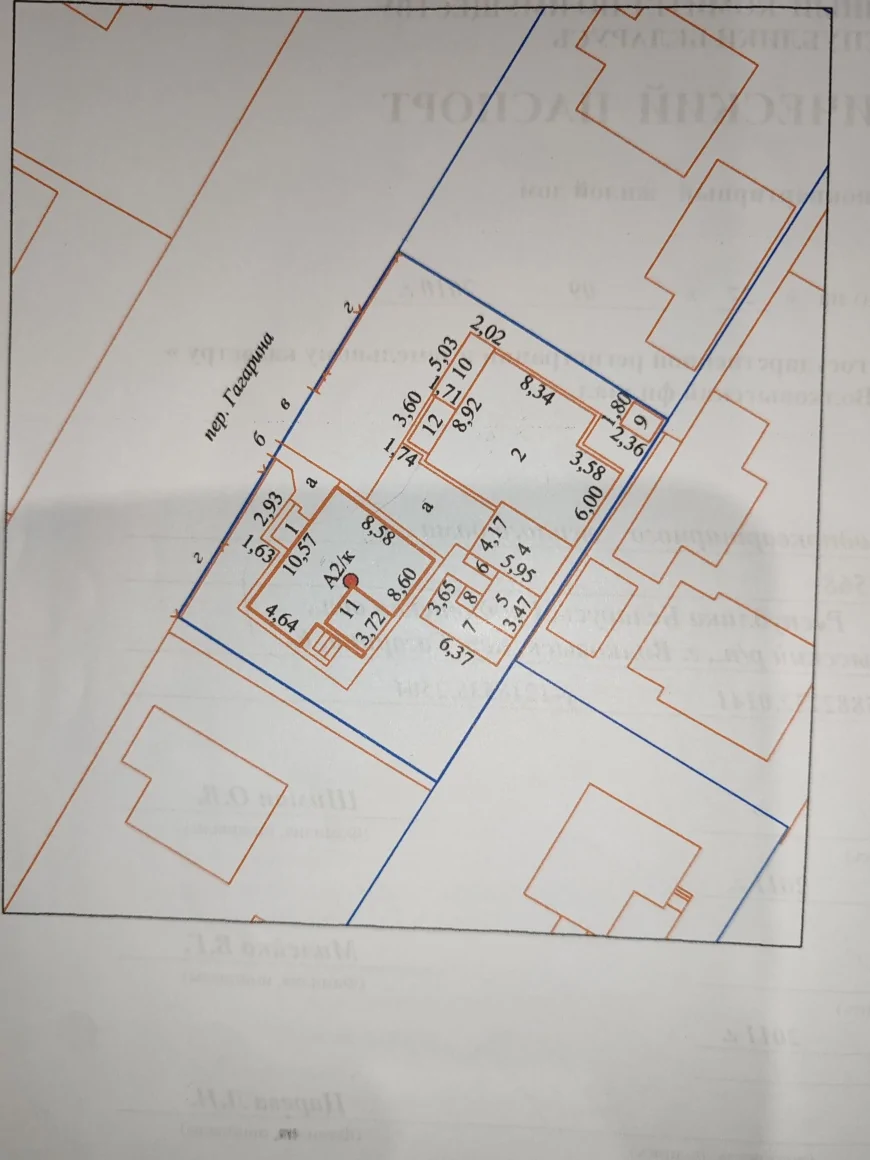Два современных дома на одном участке