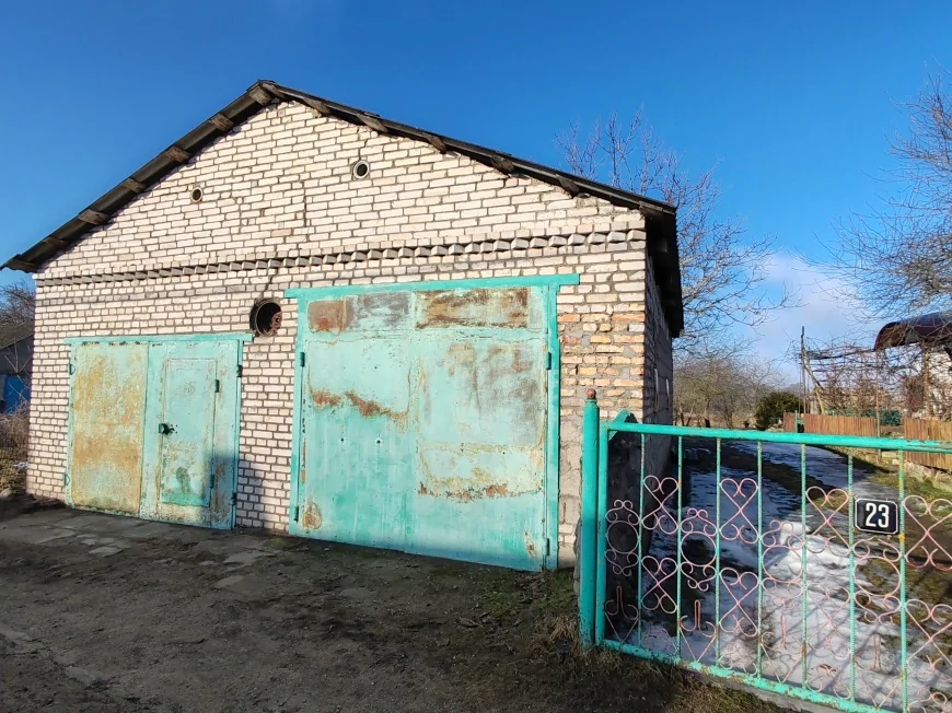 Большой дом с выходом к речке