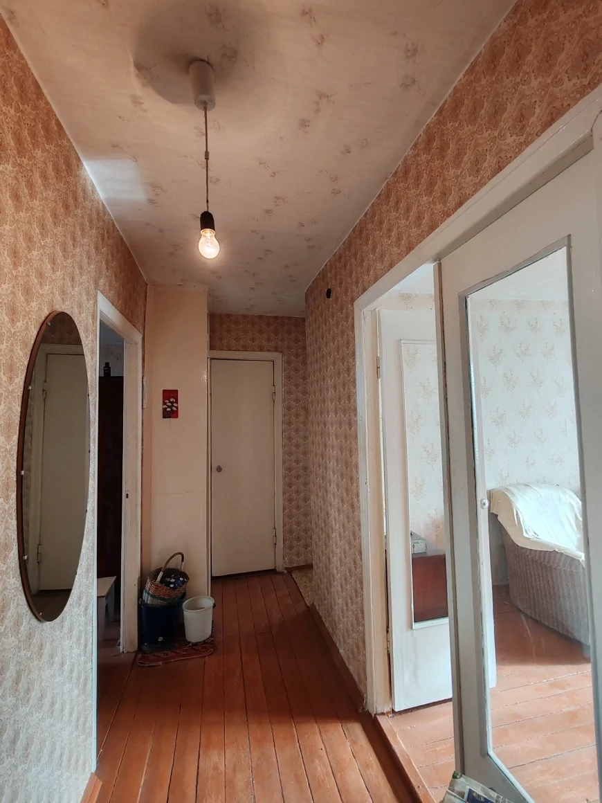 Трёшка на 2 этаже в микрорайоне. Без ремонта.